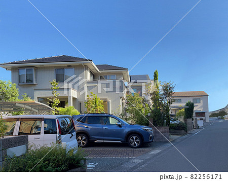 住宅　戸建ての街並み 82256171