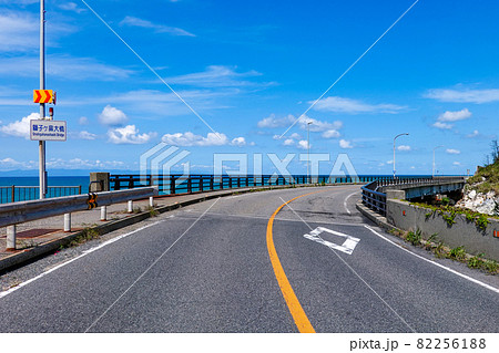 獅子ヶ鼻大橋　日本海の絶景が続く越後七浦シーサイドラインこと国道402号線（新潟県新潟市） 82256188