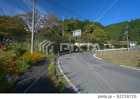 【廃校】旧真庭市立美甘中学校の通学路と校舎　岡山県真庭市 82258720