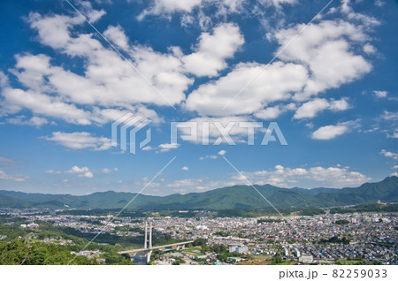 秩父の町上空に浮かぶ綿雲《秩父市》 秩父の町上空に浮かぶ綿雲《秩父市》 82259033