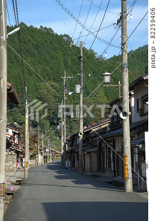 手まり街道・出雲街道旧美甘宿と秋の空　岡山県真庭市 82259406