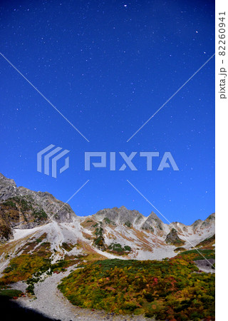 絶景紅葉 錦秋の北アルプス・涸沢への道 絶景紅葉 錦秋の北アルプス・涸沢への道 82260941