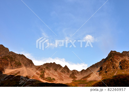 絶景紅葉　錦秋の北アルプス・涸沢への道 82260957