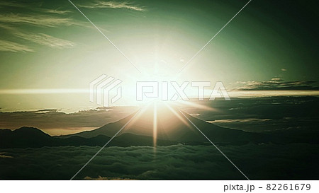 富士山からの日の出のイラストのイラスト素材