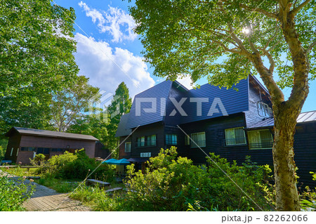 尾瀬(福島県南会津郡檜枝岐村)の見晴地区にある山小屋(燧小屋) 82262066