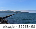 晴れた日の小樽の南防波堤 82263468