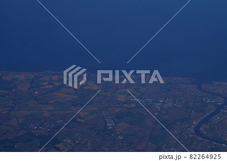 イングランド　北部ののどかな田園風景　空撮 82264925