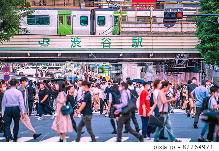 日本の東京都市景観 ブレイクスルー感染続々…。宣言下でも渋谷駅前は変わらず脅威の人流＝9月24日 82264971