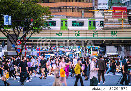 日本の東京都市景観 ブレイクスルー感染続々…。宣言下でも渋谷駅前は変わらず脅威の人流=9月24日 日本の東京都市景観 ブレイクスルー感染続々…。宣言下でも渋谷駅前は変わらず脅威の人流=9月24日 82264972