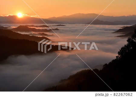 野迫川村の雲海 野迫川村の雲海 82267062