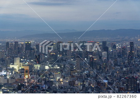 [大阪府]あべのハルカスからの大阪市街の夜景 82267360