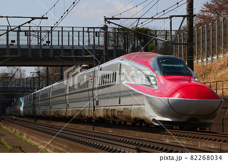 東北新幹線を行く秋田新幹線E6系（E5系併結） 82268034