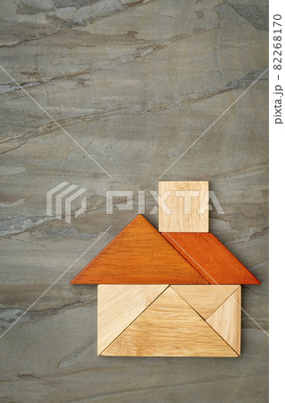 abstract tangram house 82268170