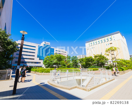 青空が広がる郊外の住宅地　新百合ヶ丘 82269138