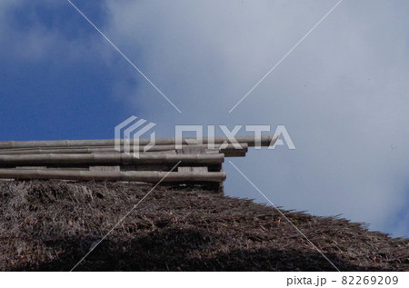 旧家のからぶき屋根 82269209