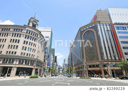 銀座の街並み　銀座四丁目交差点 82269229