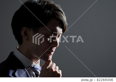 考えるビジネスマン 考えるビジネスマン 82269306