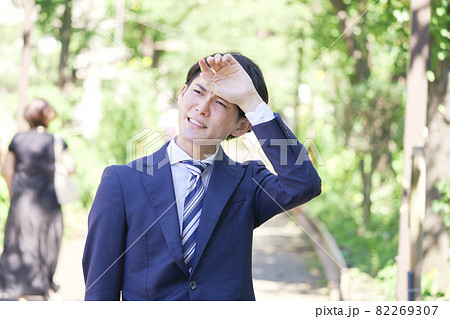 炎天下のビジネスマン 82269307
