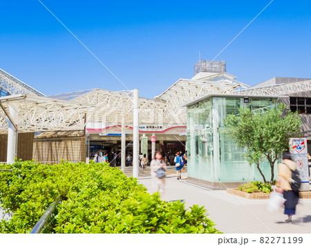 青空が広がる郊外の住宅地　新百合ヶ丘 82271199