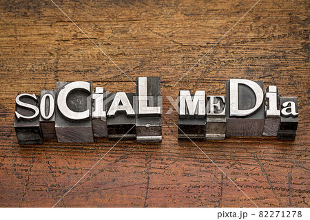 social media  metal type 82271278