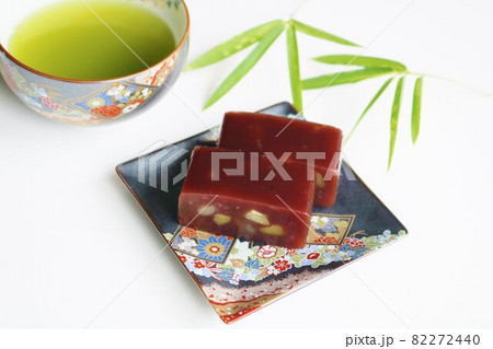 寛ぎの時　くり羊羹　お茶　斑入り笹の葉 82272440