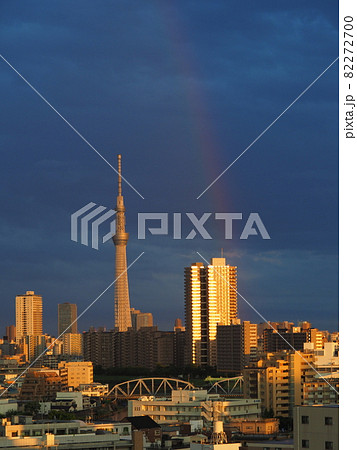 スカイツリーと虹 82272700