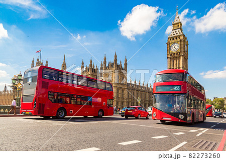 Big Ben, Westminster Bridge, red bus in Londonの写真素材 [82273260