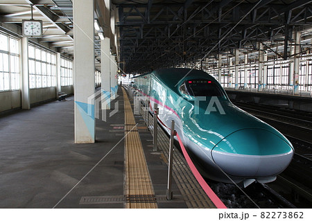 北上駅に停車中の東北新幹線E5系 82273862