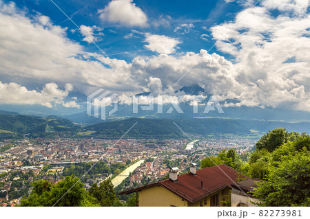 Panoramic view of Innsbruck 82273981