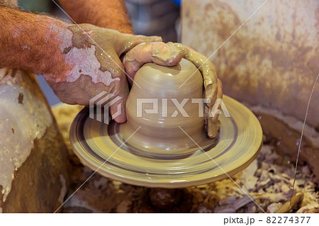 Potter creating a jar 82274377