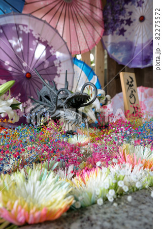 花手水, 神社, 手水舎, お清め, 切り花, 神社仏閣, 花, 植物, 伝統, 和, 日本, 和風 82275572