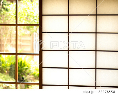日本家屋の障子 82278558