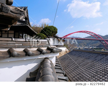 法専寺から見える第二音戸大橋と音戸町の町並み (広島県呉市) 法専寺から見える第二音戸大橋と音戸町の町並み (広島県呉市) 82279462