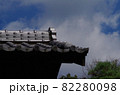 旧家の瓦屋根 82280098