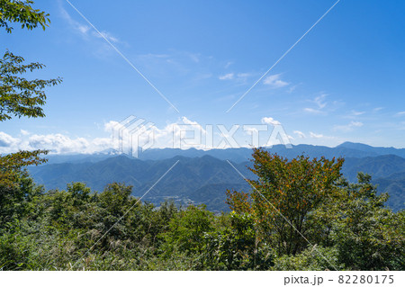 百蔵山の山頂から見た景色（山梨県大月市） 82280175