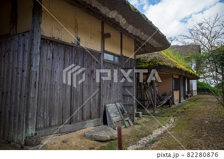 日本の岡山県備前市のとても古くて美しい建物 日本の岡山県備前市のとても古くて美しい建物 82280876