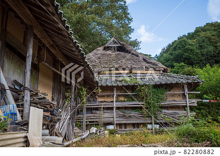 日本の岡山県備前市のとても古くて美しい建物 日本の岡山県備前市のとても古くて美しい建物 82280882