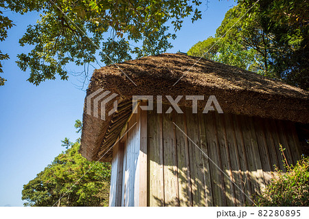 日本の岡山県備前市のとても古くて美しい建物 82280895