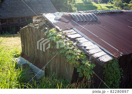 日本の岡山県備前市のとても古くて美しい建物 82280897