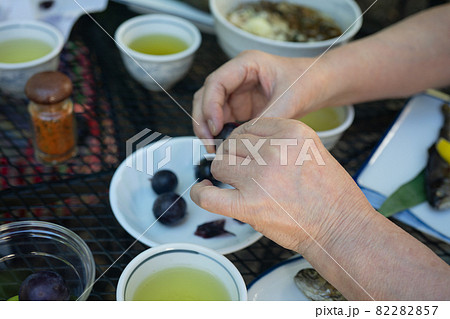 巨峰を食べる 82282857