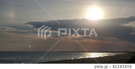 夕焼けの海 82282858