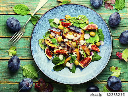 Fresh salad with plums and figs Fresh salad with plums and figs 82283236