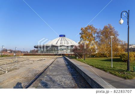 View over the Moscow State Circus on Vernadskogo Prospekt, autumn day, Russia View over the Moscow State Circus on Vernadskogo Prospekt, autumn day, Russia 82283707