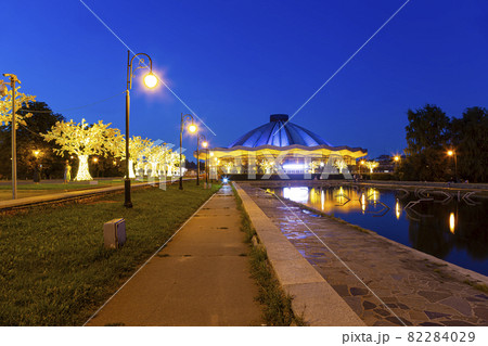 View over the Moscow State Circus  on Vernadskogo Prospekt, night, Russia 82284029