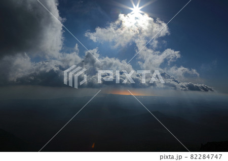 秋 山 森林 82284747