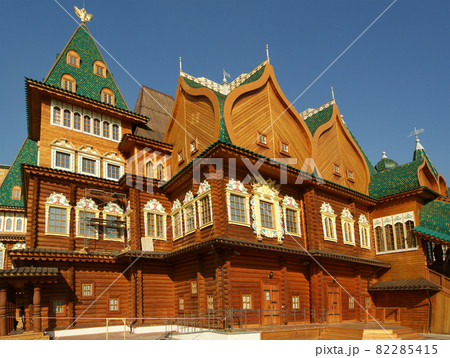 Wooden palace in Kolomenskoe. Reconstruction of the building 17 century, Moscow, Russia Wooden palace in Kolomenskoe. Reconstruction of the building 17 century, Moscow, Russia 82285415