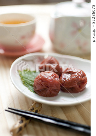梅干し  しそ漬け 82286078