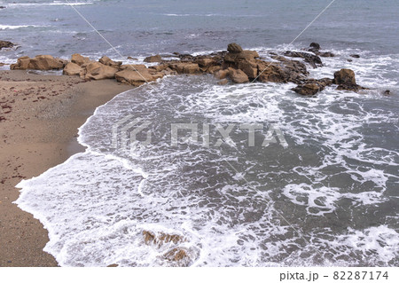 茨城県日立市　初崎海岸の岩場 82287174