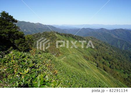 白砂山へ登る登山道にある堂岩分岐から八間山へ向かう登山道から白砂山方面を見る 白砂山へ登る登山道にある堂岩分岐から八間山へ向かう登山道から白砂山方面を見る 82291134