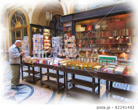パリの古本屋 82291492
